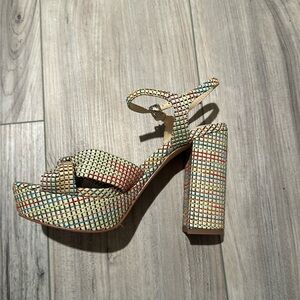 Brand new shoes great summer sandal high heel 
Brand new never worn